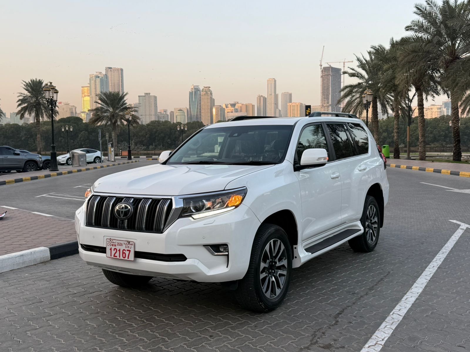 Land  Cruiser Prado VX 2022 White image